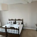 Apartamento Himmlischer Hof - Juwel Von 1477 Mit P, Romantischer Innenhof, Kamin, Oeko, Denkmal