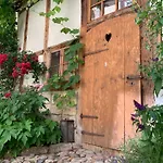 Apartamento Himmlischer Hof - Juwel Von 1477 Mit P, Romantischer Innenhof, Kamin, Oeko, Denkmal *