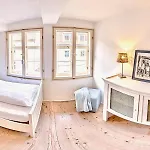 Apartamento Himmlischer Hof - Juwel Von 1477 Mit P, Romantischer Innenhof, Kamin, Oeko, Denkmal *