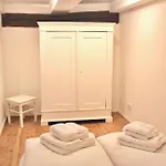 Apartamento Himmlischer Hof - Juwel Von 1477 Mit P, Romantischer Innenhof, Kamin, Oeko, Denkmal