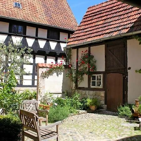 アパート Himmlischer Hof - Juwel Von 1477, Terrasse, Kamin, P, Oeko, Denkmal クヴェードリンブルク