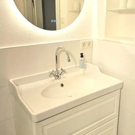 Apartment Himmlischer Hof - Juwel Von 1477, Terrasse, Kamin, P, Oeko, Denkmal *
