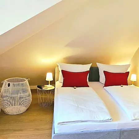 Apartment Himmlischer Hof - Juwel Von 1477, Terrasse, Kamin, P, Oeko, Denkmal *