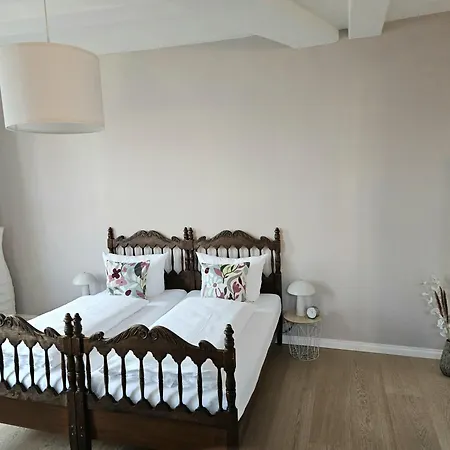 Apartment Himmlischer Hof - Juwel Von 1477, Terrasse, Kamin, P, Oeko, Denkmal