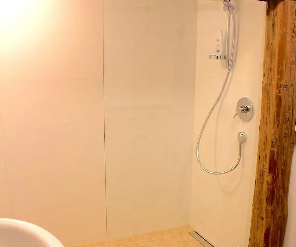 Himmlischer Hof - Juwel Von 1477 Mit P, Romantischer Innenhof, Kamin, Oeko, Denkmal Appartamento