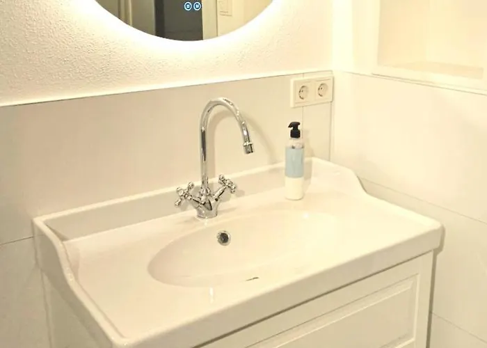 Apartamento Himmlischer Hof - Juwel Von 1477 Mit P, Romantischer Innenhof, Kamin, Oeko, Denkmal *