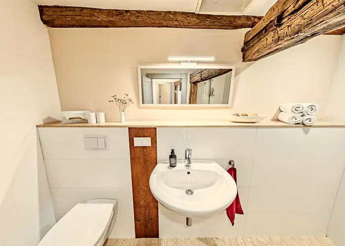 Apartment Himmlischer Hof - Juwel Von 1477, Terrasse, Kamin, P, öko, Denkmal Quedlinburg